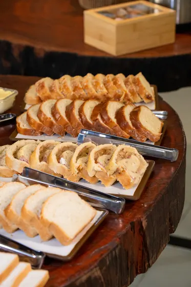 Pães, bolos e salgados do café da manhã
