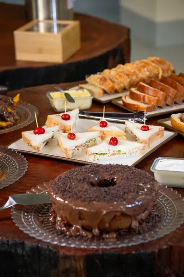 Pães, bolos e salgados do café da manhã