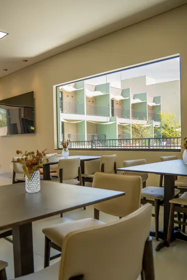 Restaurante e salão de café da manhã
